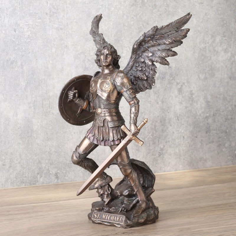 UNICORN تمثال سانت ميخائيل بارتفاع 12.75 بوصة واقف على شيطان مع سيف ودرع - Image 3